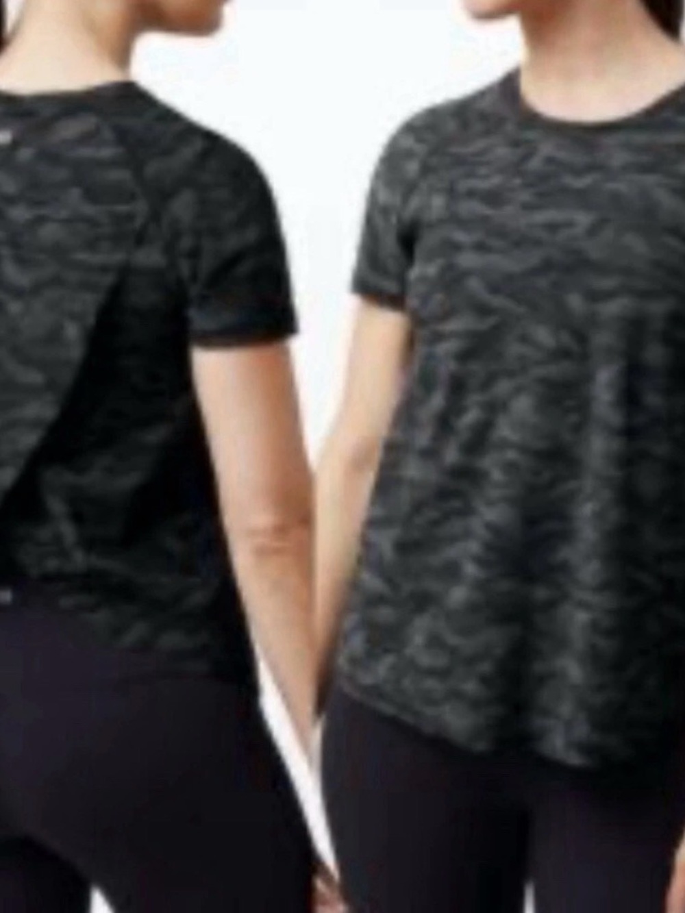 lululemon athletica Quick Pace Black Gray Camo Short-Sleeve PerformanceCrew Sz 4
